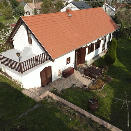 Вілла Badacsonyi Preshaz Бадачоньтомай Екстер'єр фото
